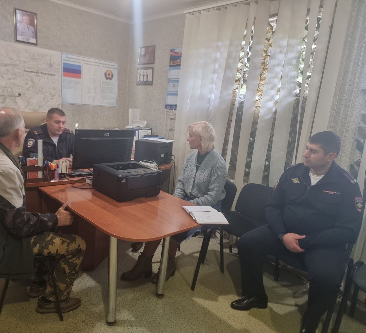 8 октября состоялась рабочая встреча Региональной Патриотической Общественной Организацией «Своих Не Бросаем»”.🤝